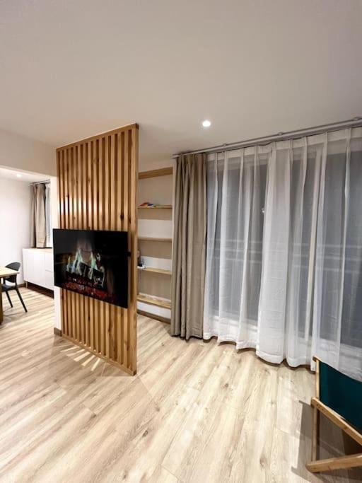 Perle Au Centre Ville Avec Vue Mer Et Montagne Сен Дьони Екстериор снимка